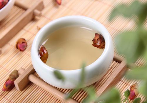 荷叶和桃花一起泡茶有什么功效 桃花和荷叶泡水的方法图片