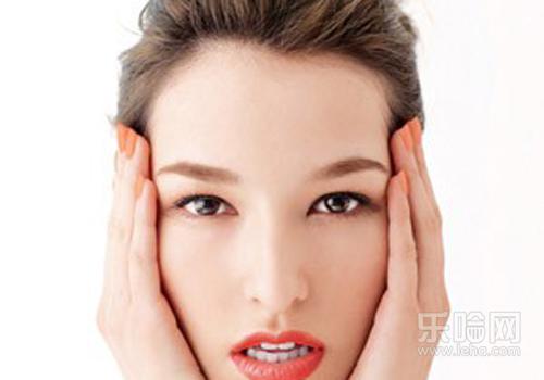 吃什么脸上容易长痘痘,容易长痘的食物,吃什么