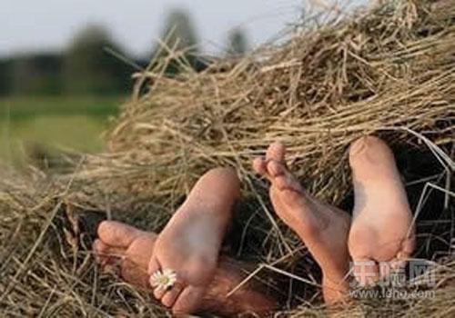 经常打飞机对身体有害吗-乐哈健康网