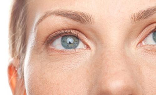 眼窝深陷是怎么回事,眼窝凹陷是什么原因,眼窝