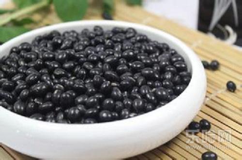 月经后吃黑豆有什么好处,月经后吃黑豆促进排