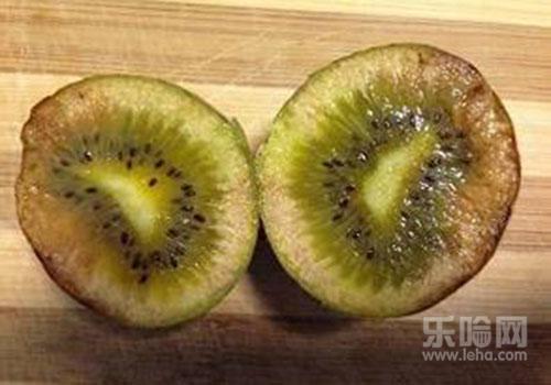 猕猴桃软了还能吃吗,猕猴桃软的好吃还是硬的