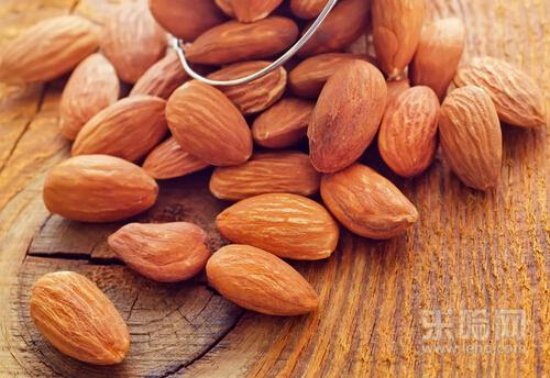 吃杏仁的好处与坏处,吃杏仁有什么好处,吃杏仁