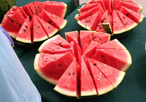 西瓜和虾一起吃怎么吃