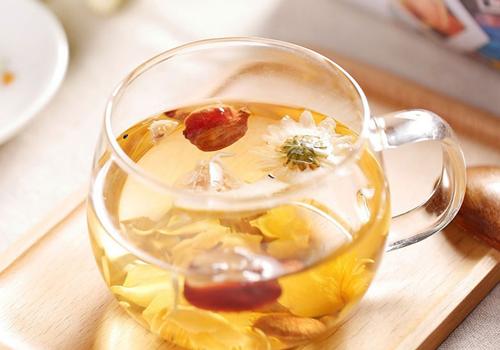 柠檬可以和什么一起泡水喝 搭配蜂蜜、金桔、