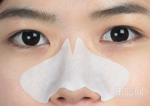 鼻子出油是什么原因怎么办,鼻子出油黑头多是