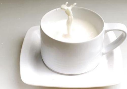 吃小龙虾可以喝牛奶吗