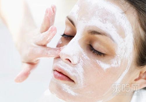 闭口痘如何让其排出来,闭口痘痘怎么发出来-乐