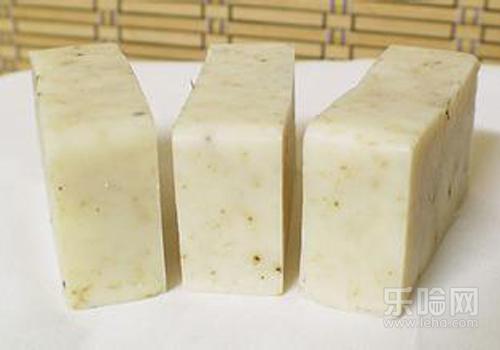 闭口痘如何让其排出来,闭口痘痘怎么发出来-乐