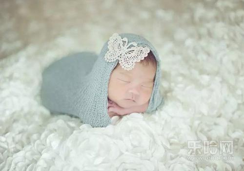 新生儿睡眠不安稳是怎么回事,新生儿睡觉不踏