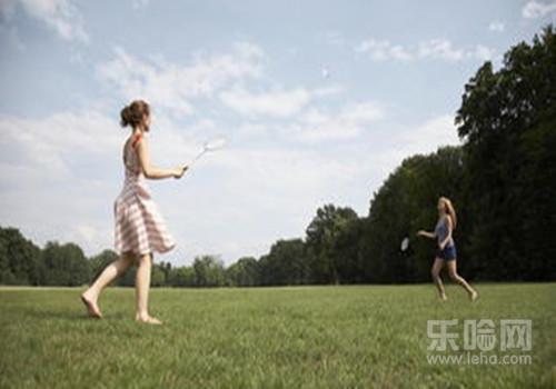 打羽毛球多久可以减肥,打羽毛球多长时间能减