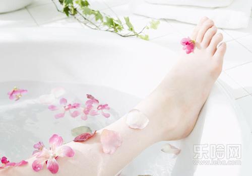 区别,鸡眼和刺猴的区别,寻常疣和鸡眼的区别-乐