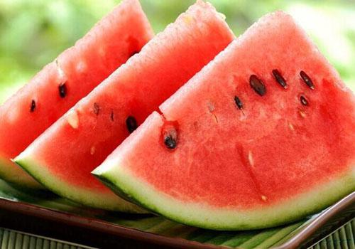 吃西瓜的好处和禁忌,夏天吃西瓜有什么好处-乐