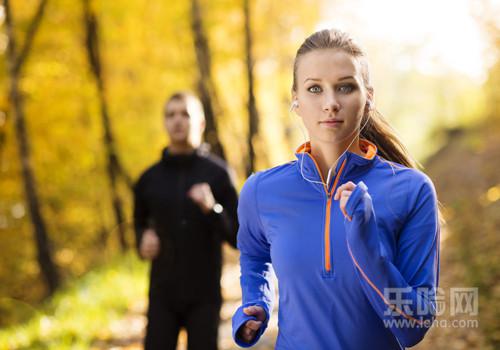 跑步前吃饭还是跑步后吃饭,跑步前吃饭好还是