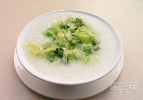 脸粗糙怎么才能变细腻,脸粗糙毛孔粗大怎么办