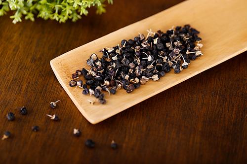 黑枸杞泡水是绿色能喝吗