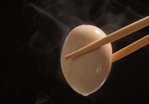 煮鸡蛋用开水还是冷水,水煮蛋用冷水还是热水