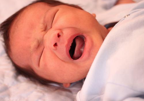 新生儿大便绿色颗粒是什么 区分是否正常情况