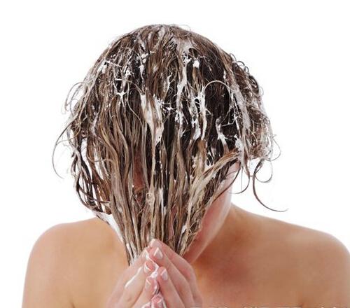 冬天头发油怎么办,冬天一天不洗头发就很油怎