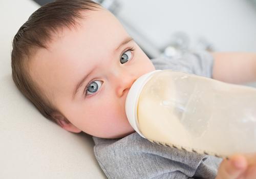 宝宝出生9天吃多少奶 学会计算喂奶量,再也不