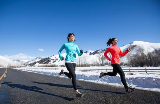 冬天夜跑好还是晨跑好 不要纠结,最重要的是适