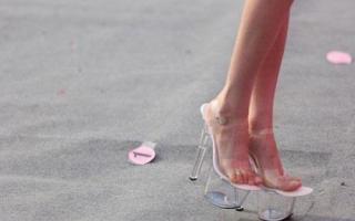 崴脚怎么判断骨头没事 崴脚伤到骨头的表现-乐