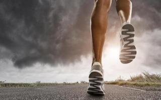 脚趾甲变黑是什么原因