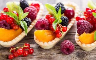 每天晚上不吃饭一个月能减多少斤