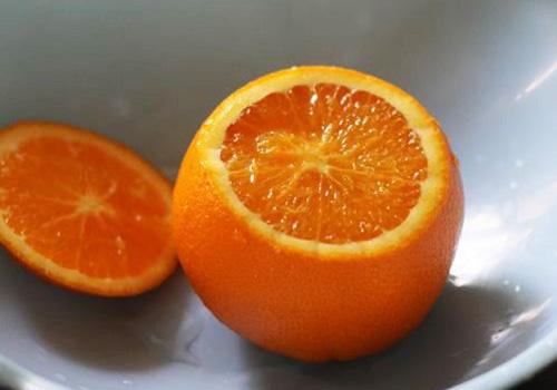 盐蒸橙子适合什么人吃 盐蒸橙子一次可吃2个吗