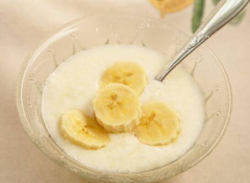 酸奶加香蕉的功效与作用禁忌 160c5e7eb59e6.jpg
