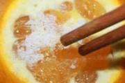 盐蒸橙子什么时候吃好 盐蒸橙子能空腹吃吗