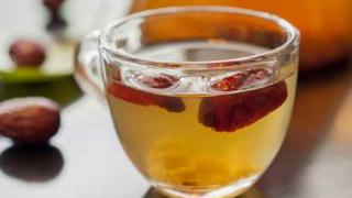 红枣泡水喝的功效与禁忌