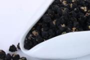 黑枸杞泡水后变成白色的是真的吗 黑枸杞真的有那么好吗