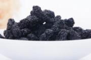 桑葚干泡水好还是干吃好 桑葚干泡水喝上火吗