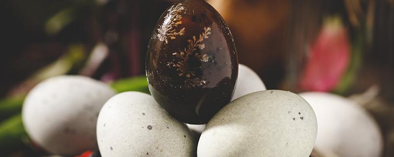 一个皮蛋的热量大概是多少 皮蛋跟水煮蛋哪个热量高 乐哈健康网