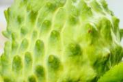 释迦果生的可以吃吗 释迦果切开是硬的能吃吗