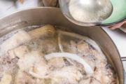椰子煲鸡功效与作用 椰子煲汤用老椰子还是嫩椰子