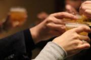 喝酒吐的时候有鼻血怎么回事 喝酒吐胃酸是怎么回事