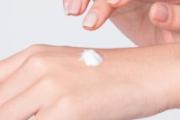 护手霜可以当身体乳用吗 身体乳擦手可以吗