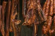 腊肉发霉洗干净还能继续吃吗 腊肉怎么保存不发霉