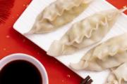 冷冻水饺煮几分钟 冷冻水饺是开水煮还是冷水煮