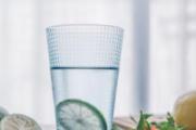 喝了柠檬水不能吃什么 柠檬水喝多久才有效果