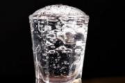 白酒可以加雪碧吗 白酒可以加冰糖吗