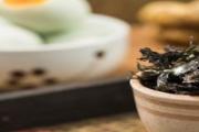 紫菜变成什么颜色不能吃 紫菜除了做汤还有什么吃法