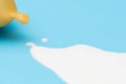 解冻的母乳有白渣子还能给宝宝喝吗 母乳怎么解冻
