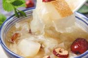 冰糖雪梨饭前吃好吗 冰糖雪梨什么时候吃好