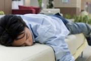 男人趴着睡觉有什么坏处