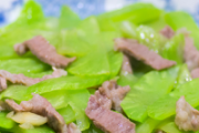 莴笋炒肉片