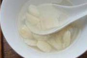 大蒜熬冰糖水能治咳嗽吗