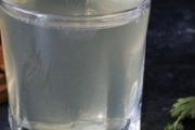 睡觉前喝杯蜂蜜水好吗 睡前多久喝蜂蜜水合适